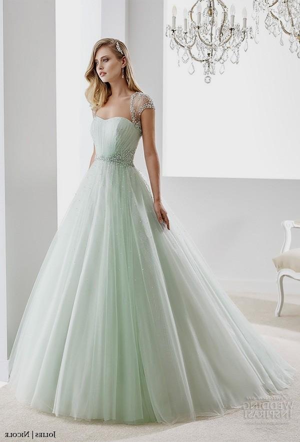 Pastel Green Wedding Dress (600 x 883 Pixel)