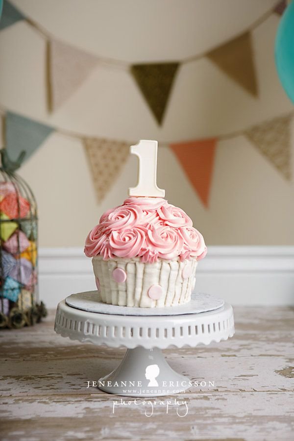 giant-rainbow-butterfly-cupcake-emasscraft