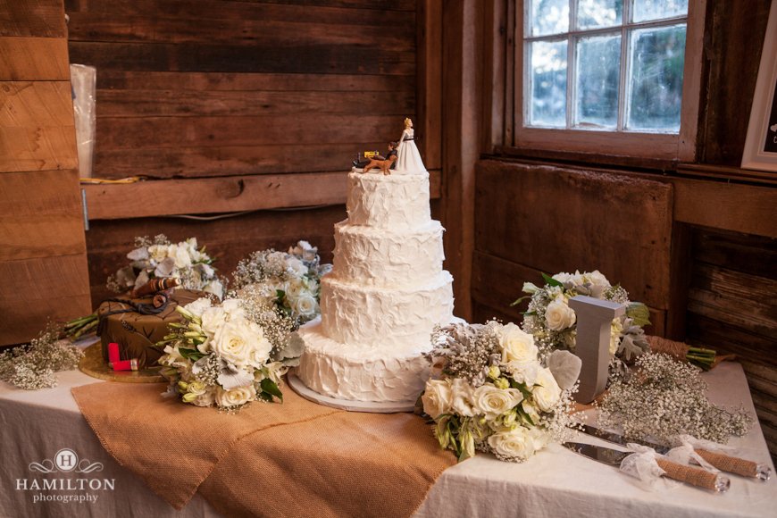 Rustic Wedding Cake Table